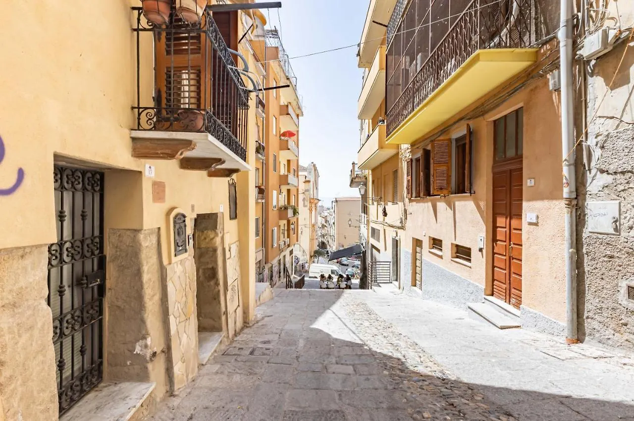 Scalette- Cagliari Historic Central Apartment! Apartment